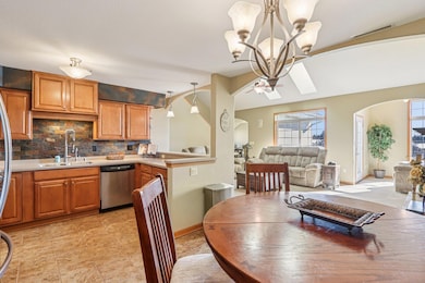 1617 Grey Fox Trail unit G, Mukwonago, WI 53149 - photo 7