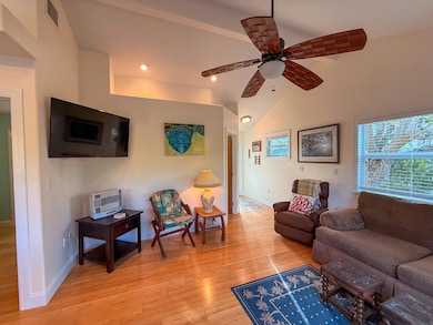Living Room / towards Entrace