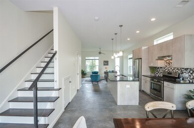 312 E 36th St, Houston, TX 77018 - photo 2