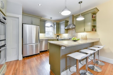 154 Chestnut Ave, Jamaica Plain, MA 02130 - photo 2