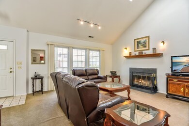 004_Living Room