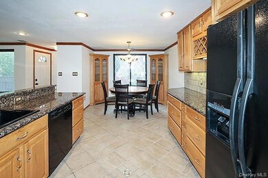 603 Blue Ridge Dr, Medford, NY 11763 - photo 4