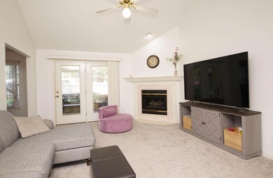 2805MohicanLiving1