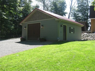 Detached garage