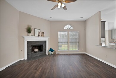 1502 Oxford Dr, Mansfield, TX 76063 - photo 6