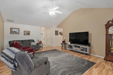 987 Glen Oaks Dr-7