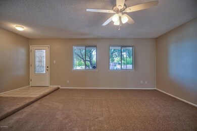 BIG LIVING ROOM!