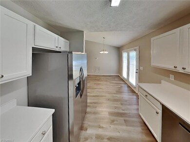 1510 Southtree Ln, High Point, NC 27263 - photo 4