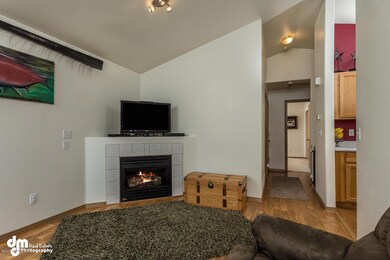 4040 Lakeridge Ct. Living Room