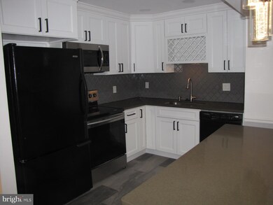 5737 Mason Bluff Dr, Burke, VA 22015 - photo 3