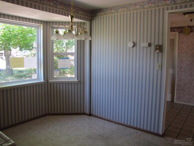 1232 NW Rimrock Dr, Redmond, OR 97756 - photo 6