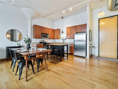 2-web-or-mls-1701 NE Madison St #209-0002