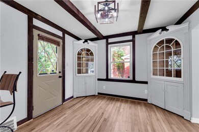 24571 Hawthorne Dr, Euclid, OH 44117 - photo 3