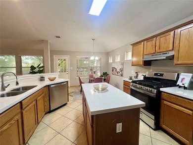 Kitchen with appliances with stainless steel fini