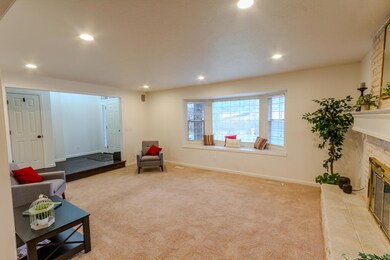 739 Pierce Rd, Medford, OR 97504 - photo 4