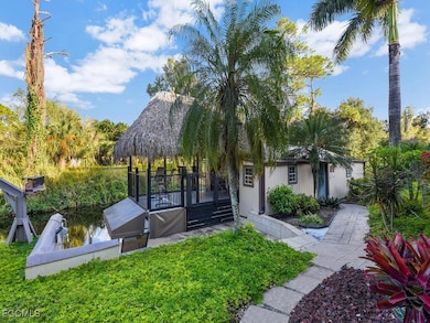 Boat House w/ 2 boat lifts