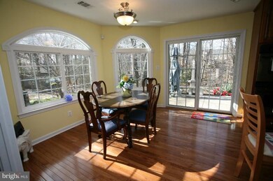 8003 Oak St, Dunn Loring, VA 22027 - photo 2