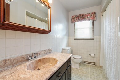 123 N Frolic Ave, Waukegan, IL 60085 - photo 6