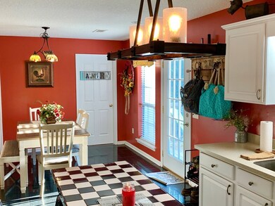 Kitchen/ Dining Room