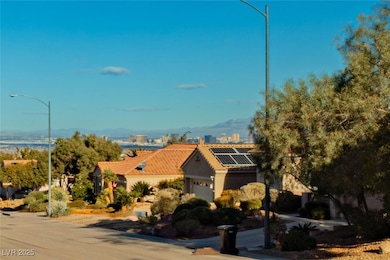 2032 Wolverine Ct, Henderson, NV 89052 - photo 6