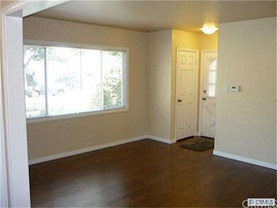 Living Room w/Formal Entry-Hardwood Floors