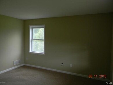 136 Russell Ln, Stroudsburg, PA 18360 - photo 5