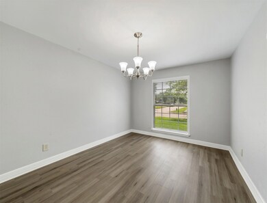 10307 Kirkglen Dr, Houston, TX 77089 - photo 5