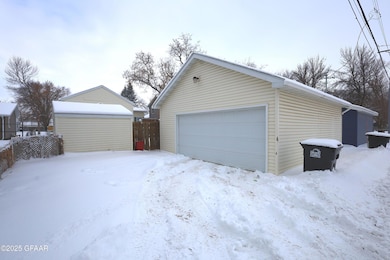 1518 N 5th St, Grand Forks, ND 58203 - photo 2
