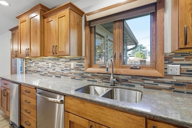 2204 Easley St, Waterloo, IA 50702 - photo 4