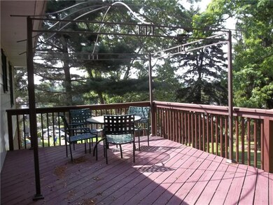 12x24 rear deck. Sliding glass doors from the dini