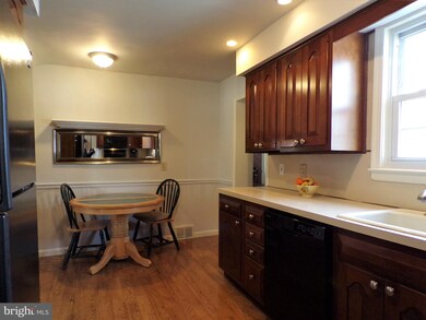 220 Rodmor Rd, Havertown, PA 19083 - photo 6