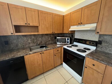 52 Flanders B, Delray Beach, FL 33484 - photo 5