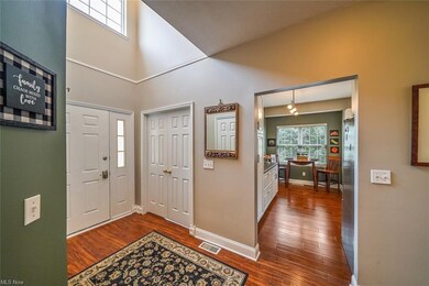 726 Woodlake Dr unit 17A, Aurora, OH 44202 - photo 2