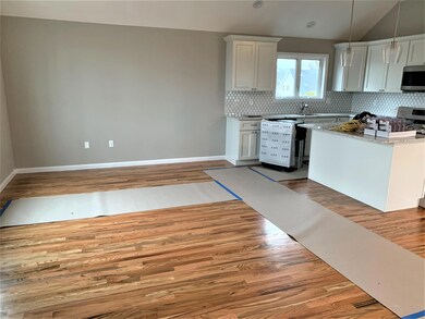 281 Mallory Ave, Staten Island, NY 10305 - photo 4