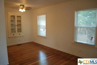 1302 W San Antonio St, San Marcos, TX 78666 - photo 2