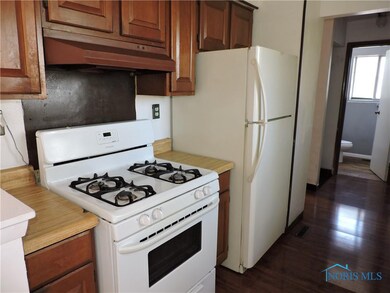 2211 Dahlia Cir, Toledo, OH 43611 - photo 4