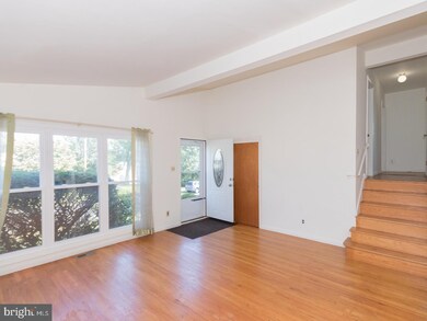 422 Lyndhurst Dr, Broomall, PA 19008 - photo 2