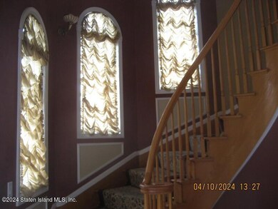 138 Covington Cir, Staten Island, NY 10312 - photo 5