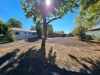 2150 White Ave, Klamath Falls, OR 97601 - photo 2