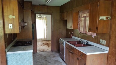 2043 Rebecca St, Laurel, MS 39440 - photo 2