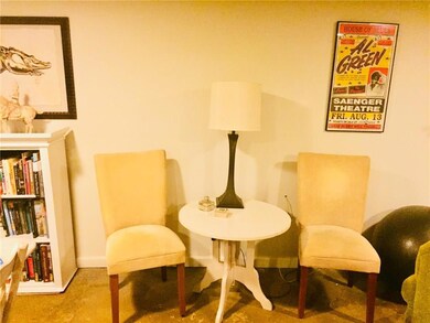These chairs and table are now gone, but plenty of