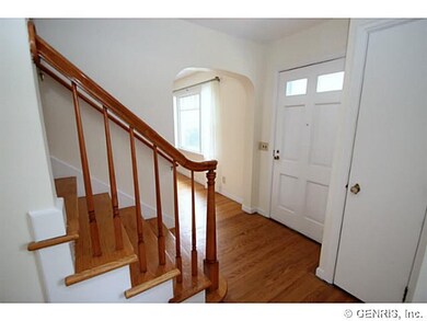 Foyer An inviting entry hall/foyer for your family