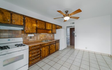 06 Dining room