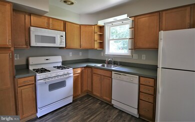 9204 Pinehurst Dr, Fort Washington, MD 20744 - photo 3