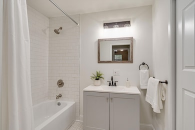 16-3706 Altamira Dr-16
