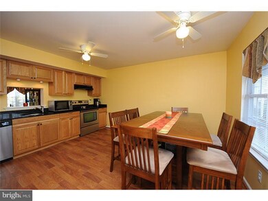 302 Manor Ln unit 2, King of Prussia, PA 19406 - photo 2