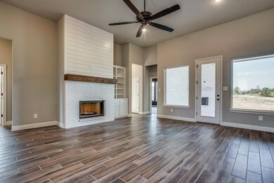 204 Harvard Ln, Springtown, TX 76085 - photo 5