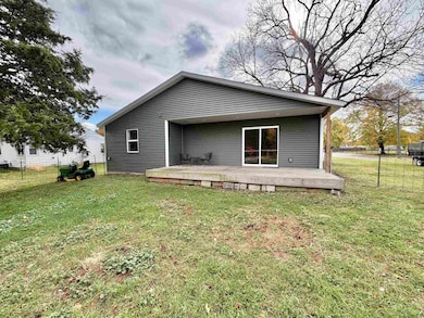 423 W 4th St, Byron, IL 61010 - photo 2