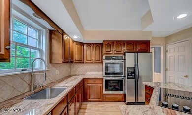 922 Appletree Rd, Moscow, PA 18444 - photo 5