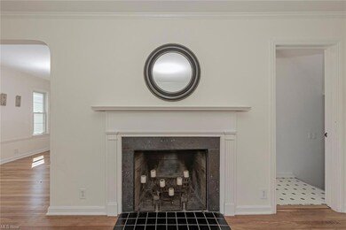 Lovely mantle and first floor flow
